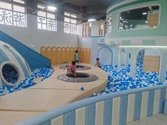 -蓝鲸奇亲子游泳俱乐部