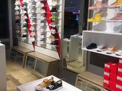 -家乐福(四元桥购物中心店)