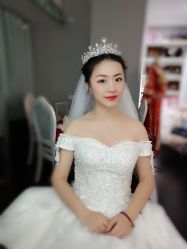 -雪莉美妆婚纱馆