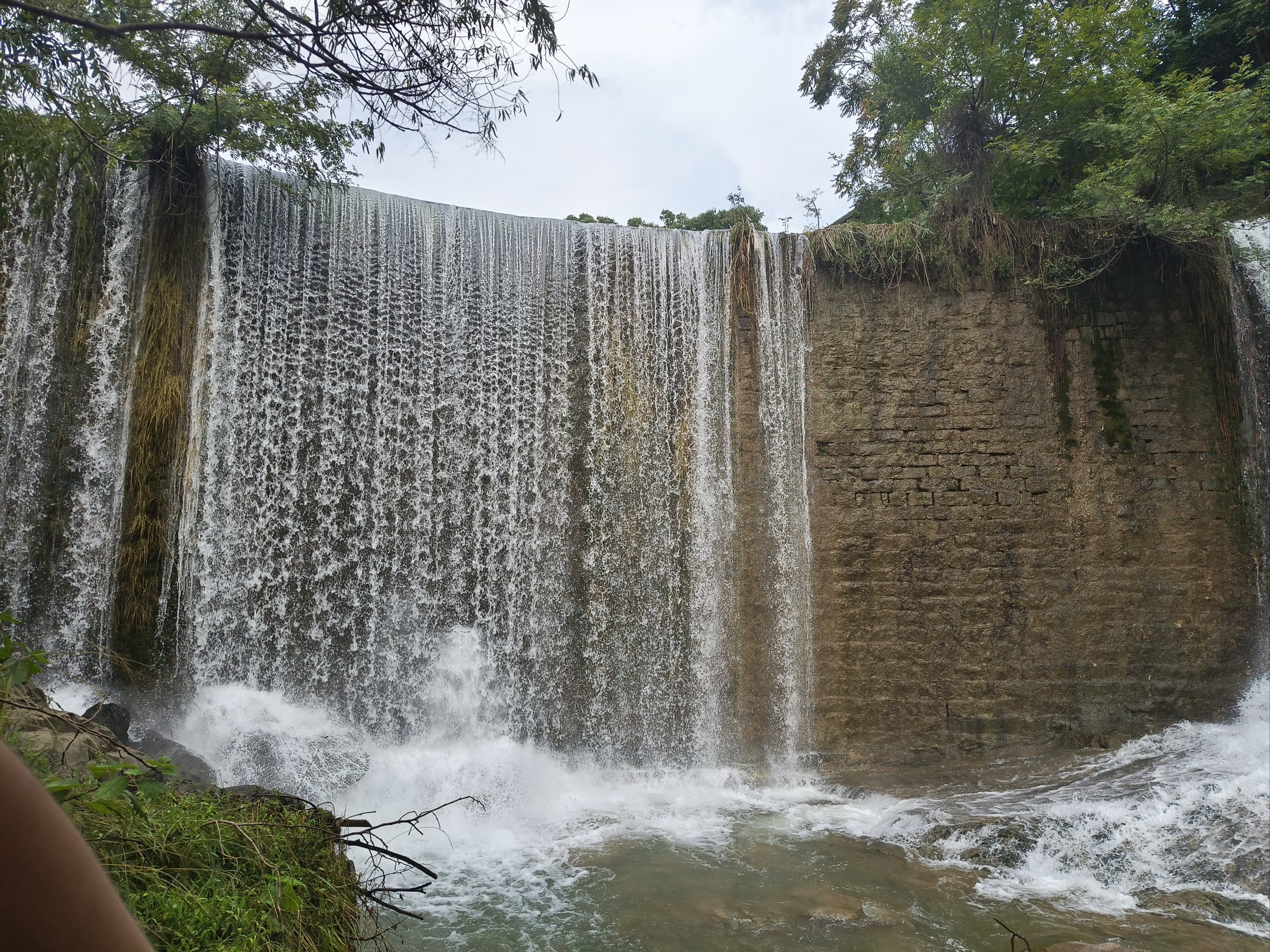 溧阳燕山公园瀑布图片