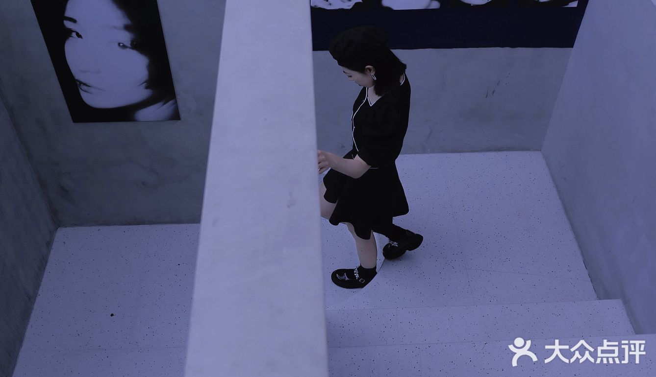成都0元看展｜雨落成海🌊沉浸式克莱因蓝摄影展