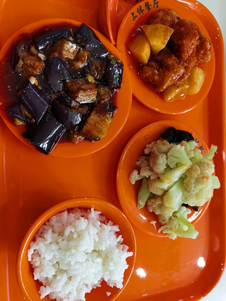 上海体育学院食堂图片