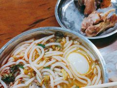 -鸿浩扒猪脚米线