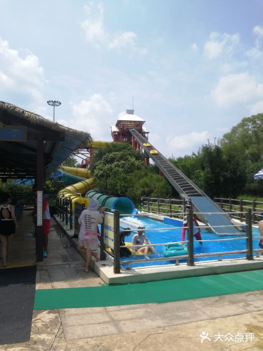 上海玛雅海滩水公园游乐设施图片