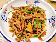 小炒黄牛肉-老妈私房鱼头(欧洲城店)