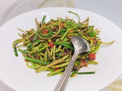藜蒿炒腊肉-独一处·物新集市(红谷滩店)