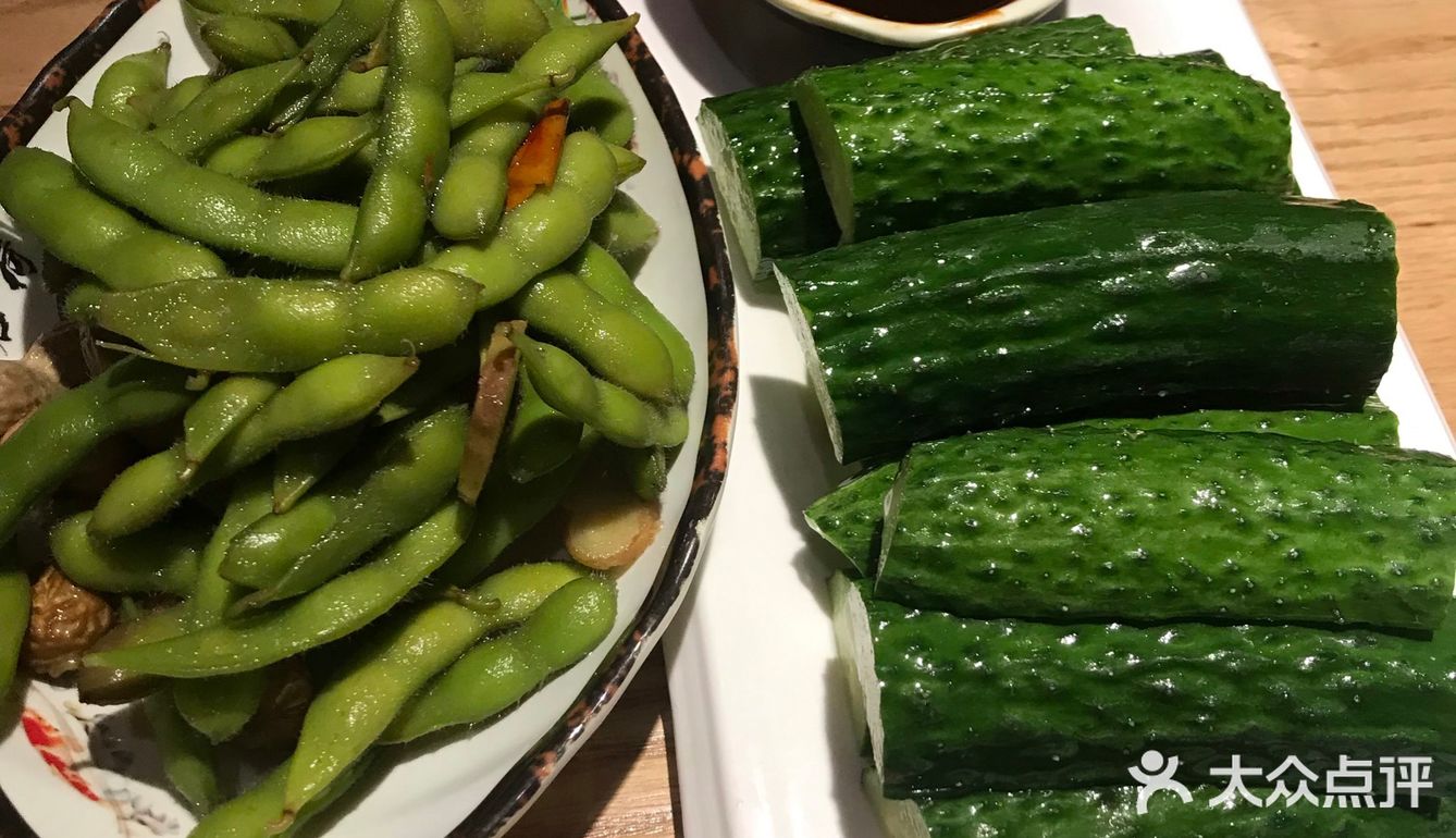 夏天还是要撸串 啤酒 羊排走起哈哈 和朋友来着小聚