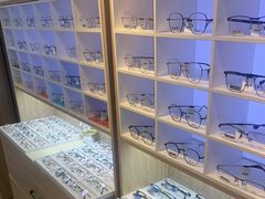 -天空之镜眼镜店蔡司依视路配镜授权零售店(望京颐堤港店)