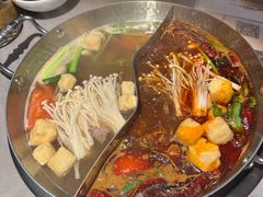 -伴山牛贵州黄牛肉火锅·苗疆非遗艺术餐厅(上海首店)