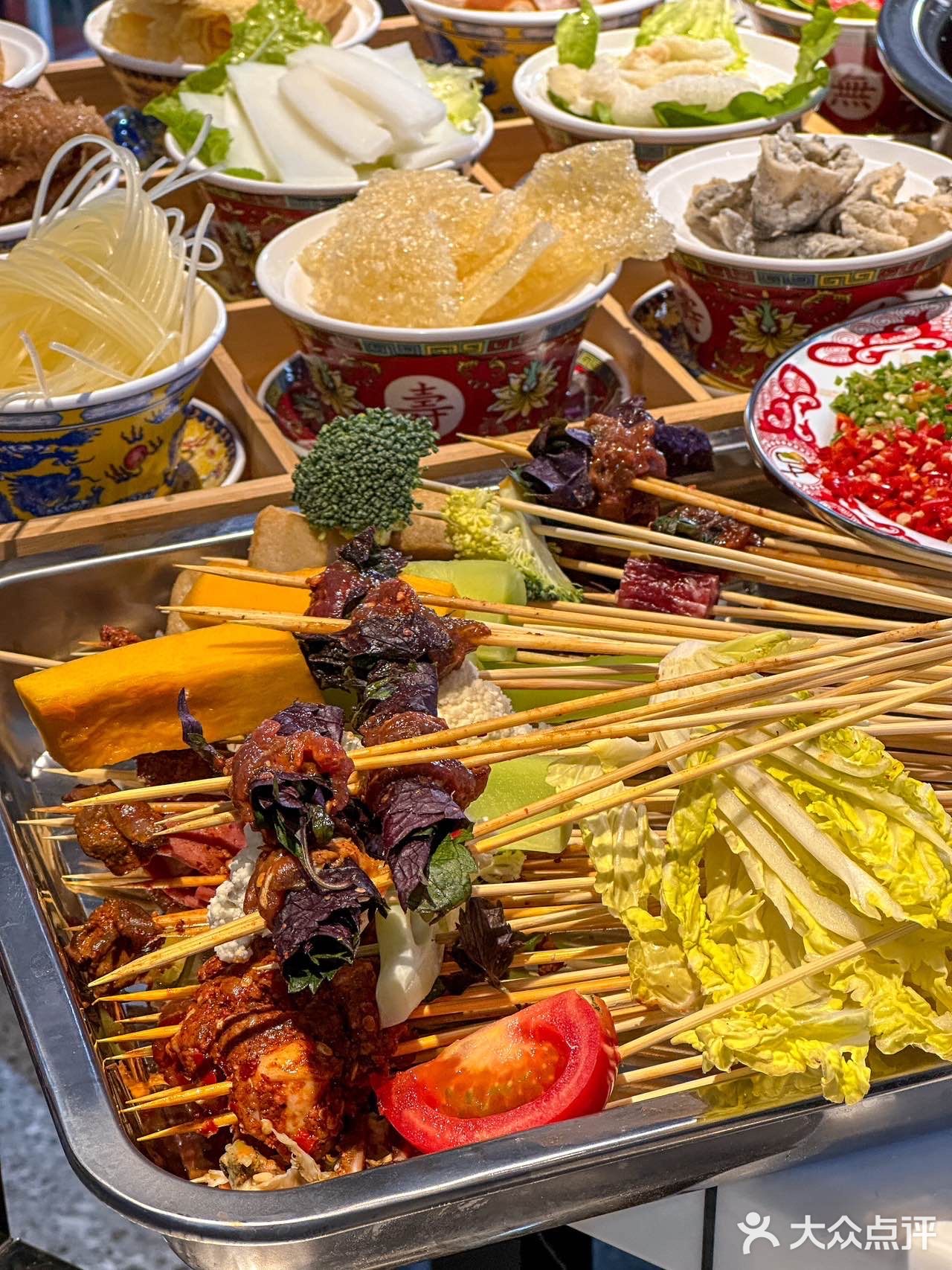 太满足了!串串爱吃什么拿什么,拿了满满一筐都不够吃!