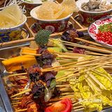 太满足了!串串爱吃什么拿什么,拿了满满一筐都不够吃!