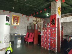 大堂-乡村木柴铁锅炖饭店