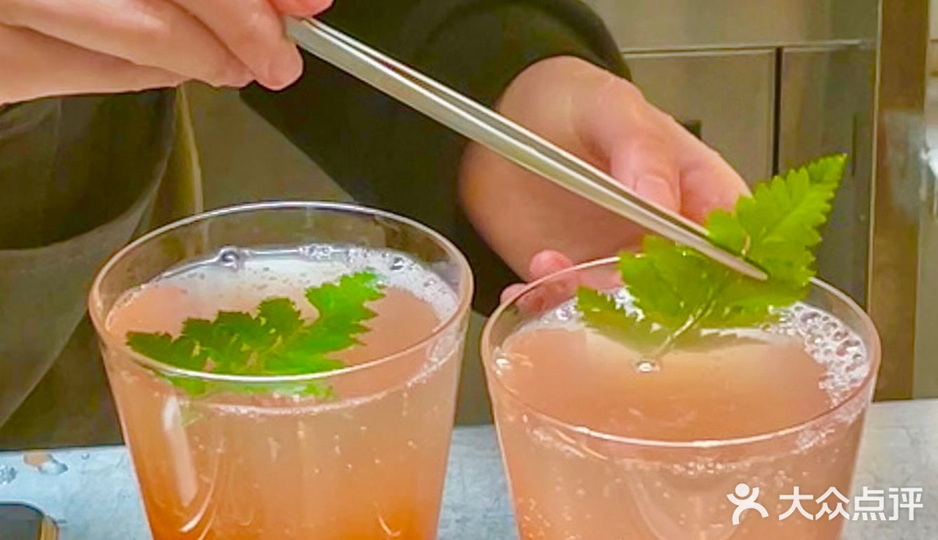 小坐一会儿～喝一杯蔓越莓蜜桃汽泡水