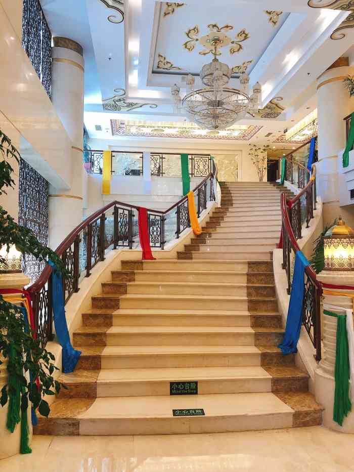 巴音浩日娲酒楼(万丰路总店)-"牛羊肉的质量还不错,菜品的口味也不错