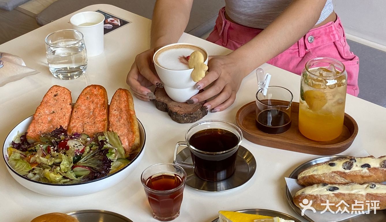 他家还有很多好吃的面包售卖