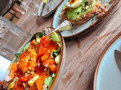 牛油果煮蛋吐司-RAC BAR(安福路店)