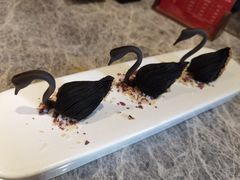 黑天鹅榴莲酥-悦秀·高级粤菜