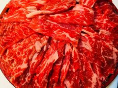 安格斯牛肉-鲜入围煮花胶鸡海鲜火锅