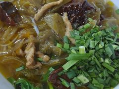 酸菜肉丝米线-越洋肖氏老米线(杨家坪店)
