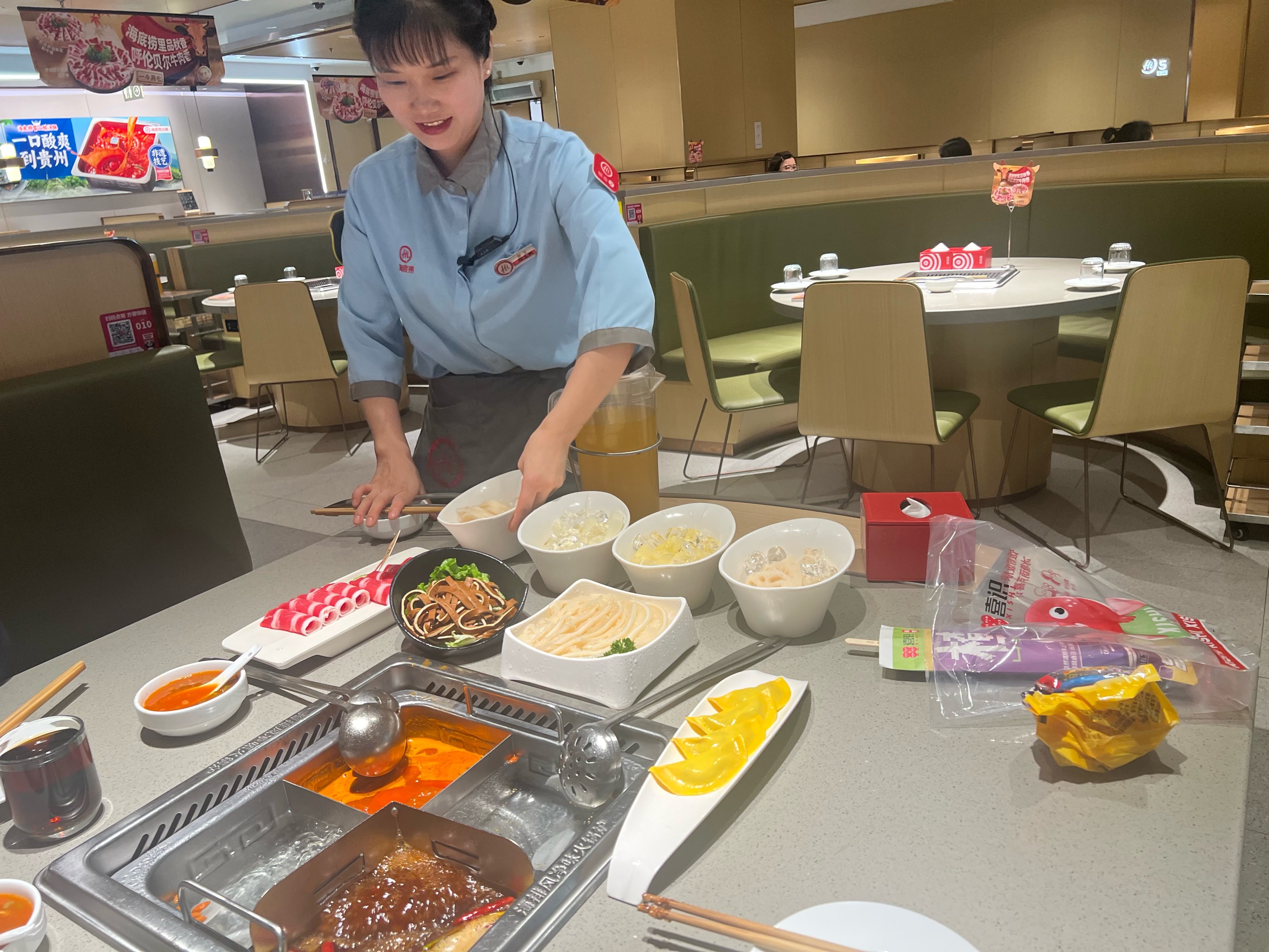 「海底捞火锅(远大店」这里的海底捞特别