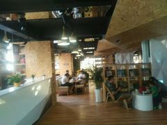 -新华里咖啡书吧(新华书店小寨店)