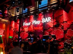 -FOUR PLAY BAR
