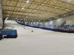 -乔波室内滑雪场