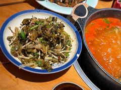 -苗阿哥酸汤牛肉火锅(体育场店)