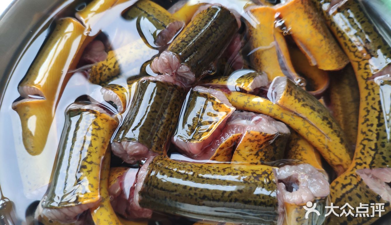 时令家常菜之大蒜烧黄鳝，软糯又咸鲜