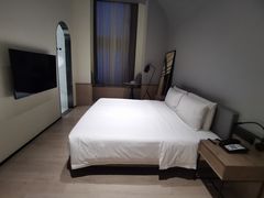 -上海虹桥中心爱琴海亚朵S酒店