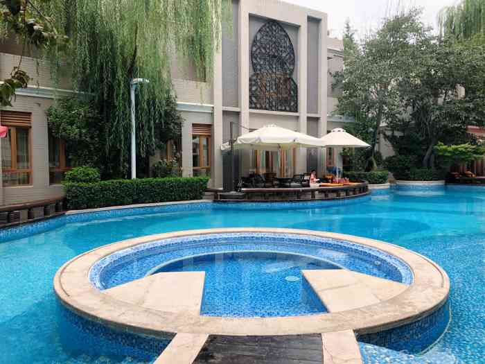 浅深(经十店)-"可能很多人对洗浴场所的认识还停留在多年以.