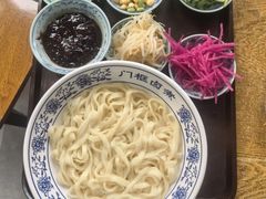 老北京炸酱面-门框胡同百年卤煮(新街口店)