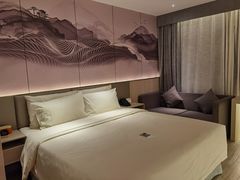 -深圳龙华大浪商业中心亚朵X酒店