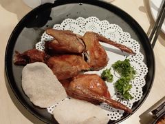 秘制脆皮乳鸽-避风塘(百联东郊店)