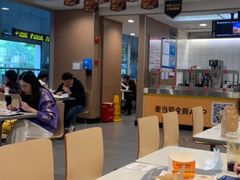 大堂-麦当劳(轻轨曹杨路店)