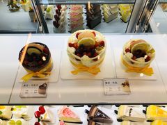 星空·牛乳-卷心卷意·轻甜蛋糕(新光天地店)