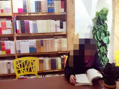 -新华里咖啡书吧(新华书店小寨店)