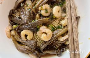 Deer Mushroom Shrimp Noodles