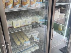 面包甜点陈列柜-白色日记·手作酸奶(麦凯乐店)