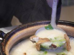 姬松茸花胶砂锅粥-潮州府·潮菜·砂锅粥(徐家汇店)