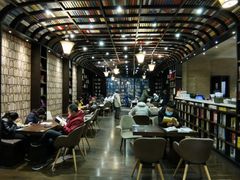 -钟书阁(松江泰晤士小镇店)