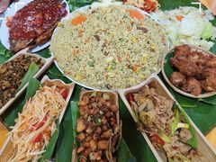 -席娜卡琳火车铁道夜市