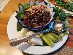 -Chom Cafe and Restaurant