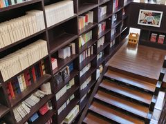 -钟书阁(松江泰晤士小镇店)