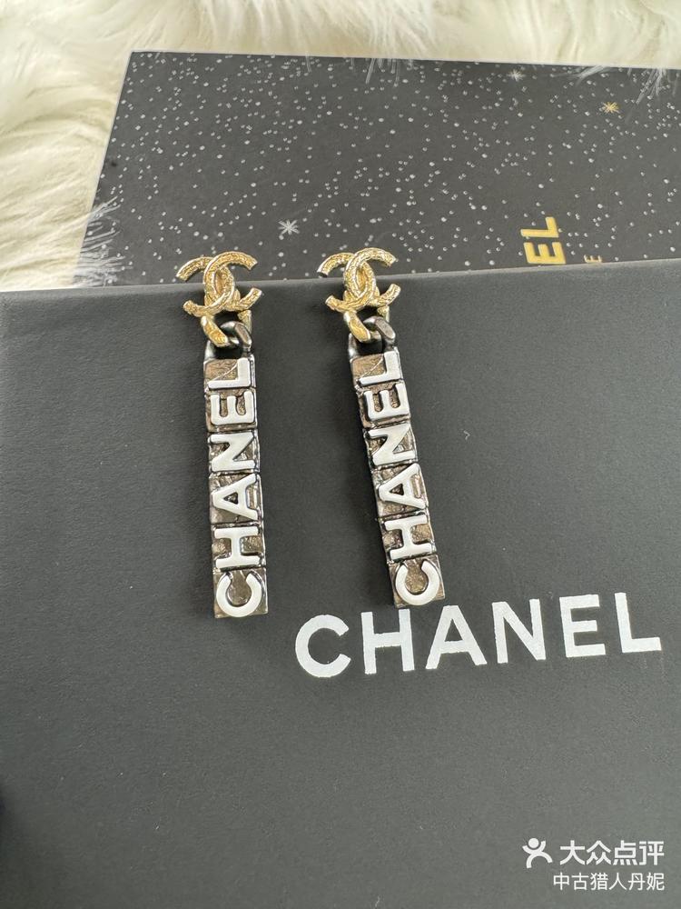 超绝chanel香奈儿浮雕字母牌耳环百看不厌