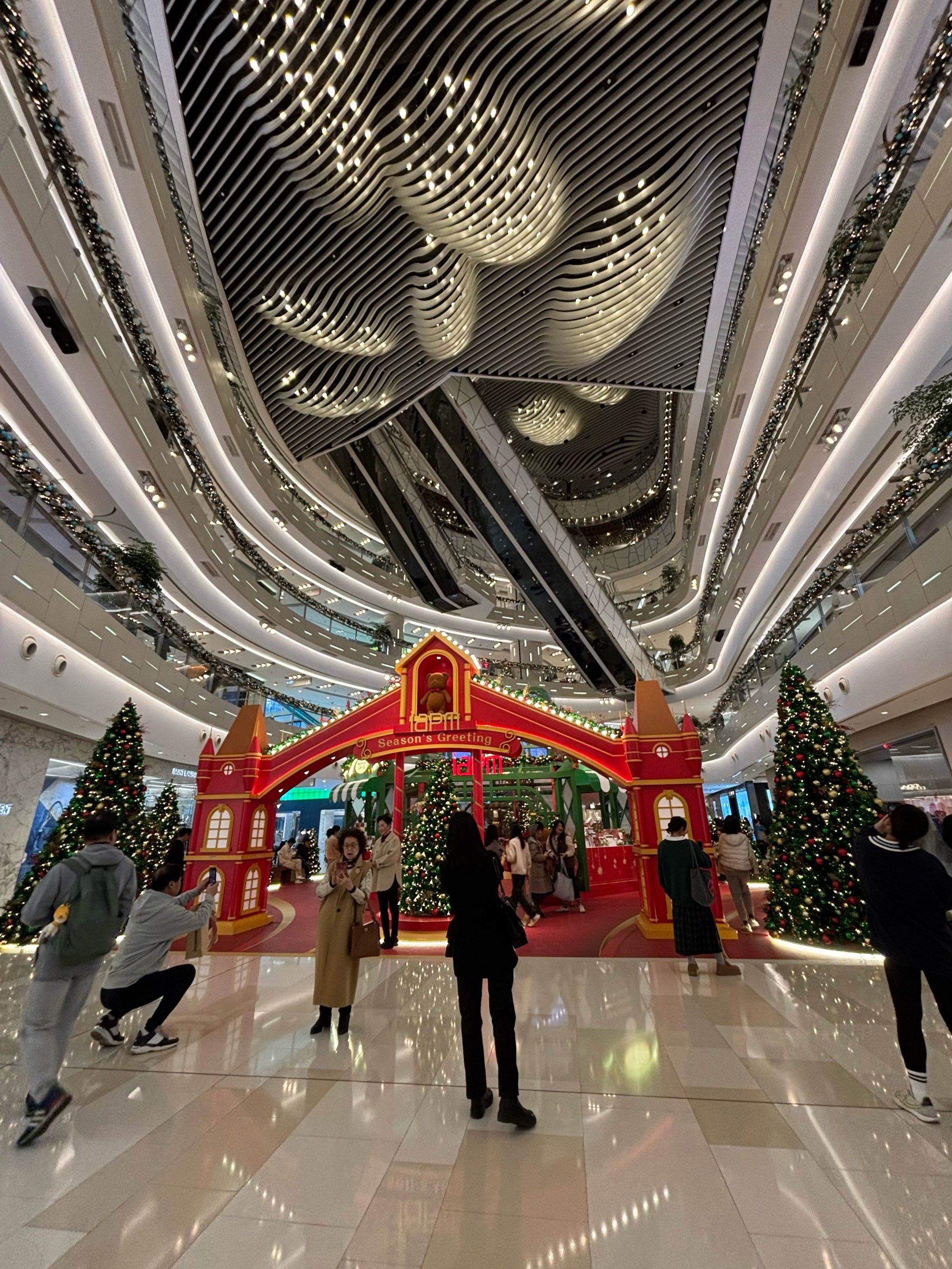 谁还不知道来环贸打卡圣诞树免费吃烤鸡翅‼️