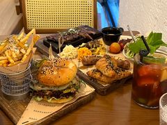 -Mark&Mars Restaurant