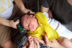 点击看大图 -龙文宝贝上门婴儿理发满月剃胎毛(总店)