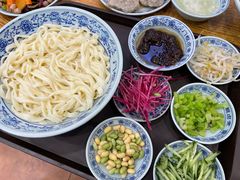 老北京炸酱面-门框胡同百年卤煮(新街口店)