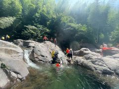 -安吉龙王山峡谷漂流